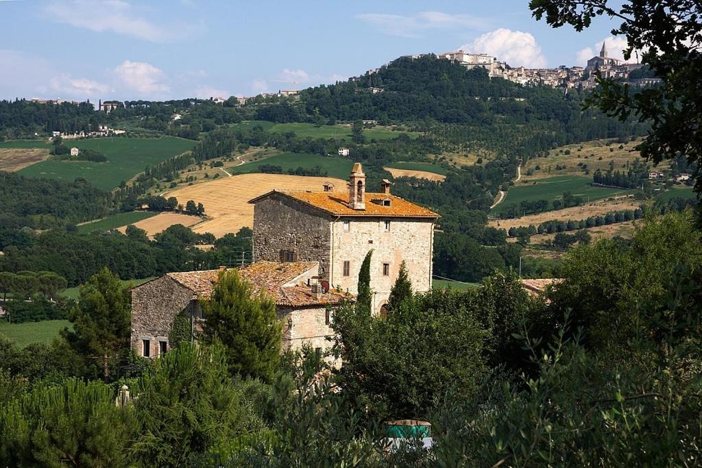Gli Appartamenti Di Torre Bertona Todi Phòng bức ảnh