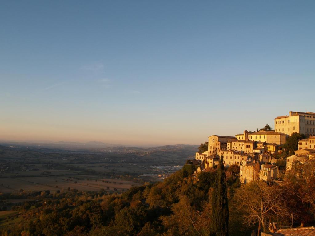 Gli Appartamenti Di Torre Bertona Todi Phòng bức ảnh